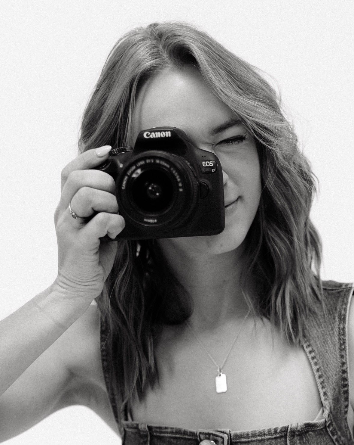 Tava Photography photographer holding a camera